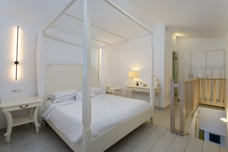 Diamond Deluxe Hotel