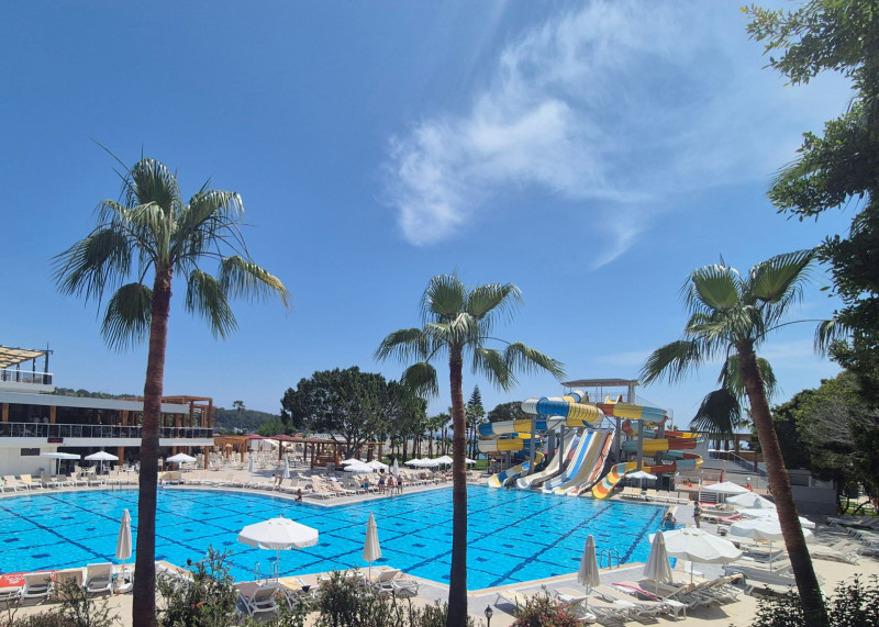 Mira Meridia Beach Resort Hotel