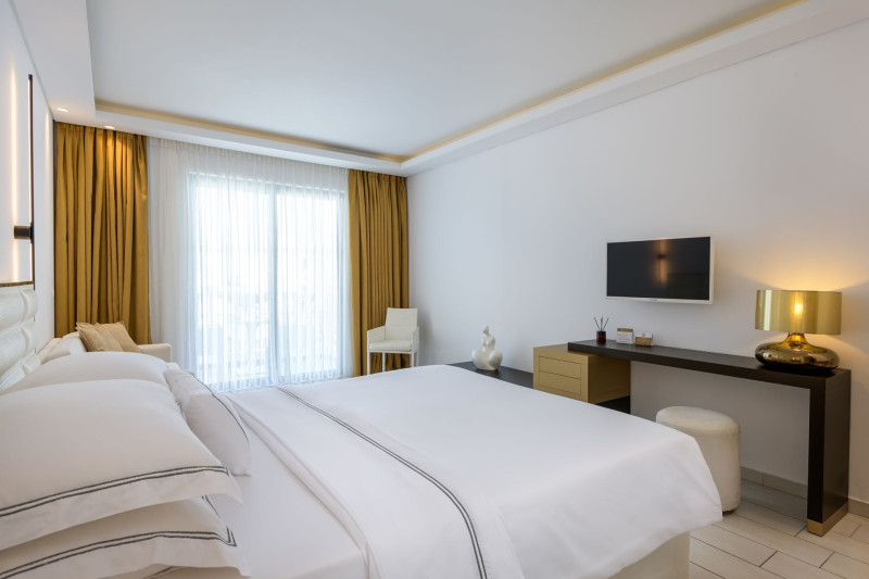 Diamond Deluxe Hotel