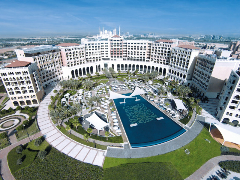 The Ritz-Carlton Abu Dhabi, Grand Canal