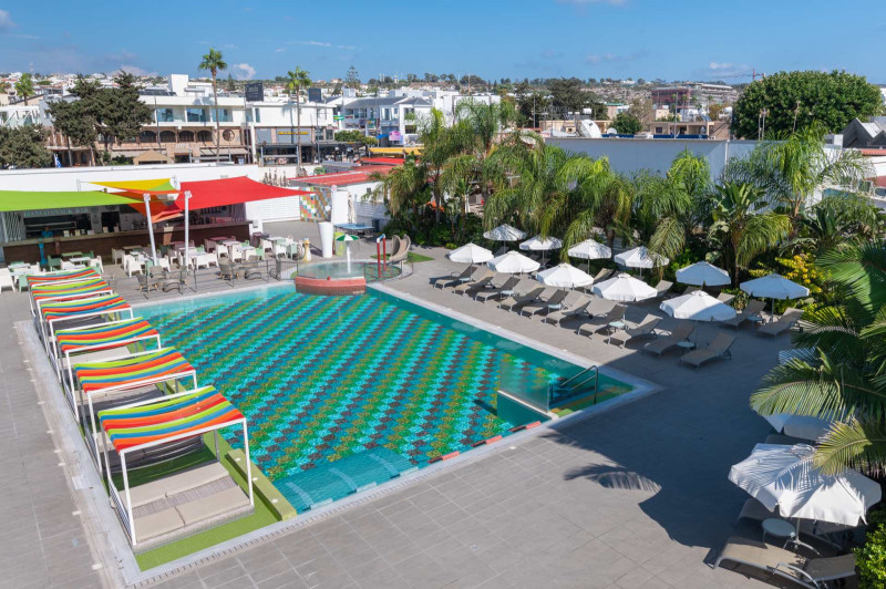 Nicholas Color Hotel