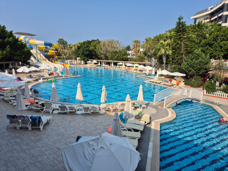 Mira Meridia Beach Resort Hotel