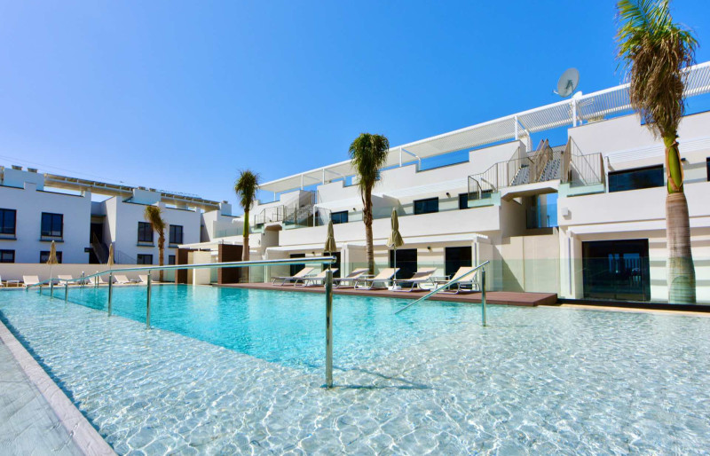 Esmeralda Cotillo Homes by LIVVO