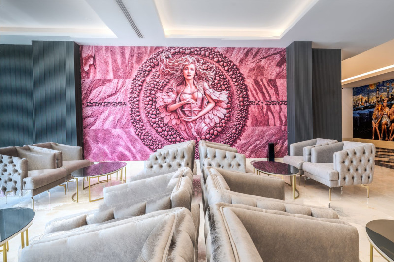 Granada Luxury Red 16+