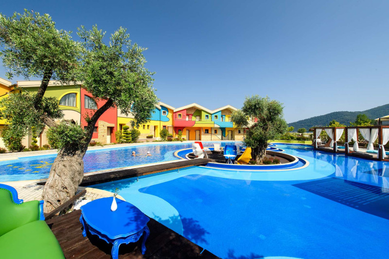 Alexandra Golden Boutique