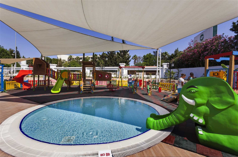 Karmir Resort & Spa