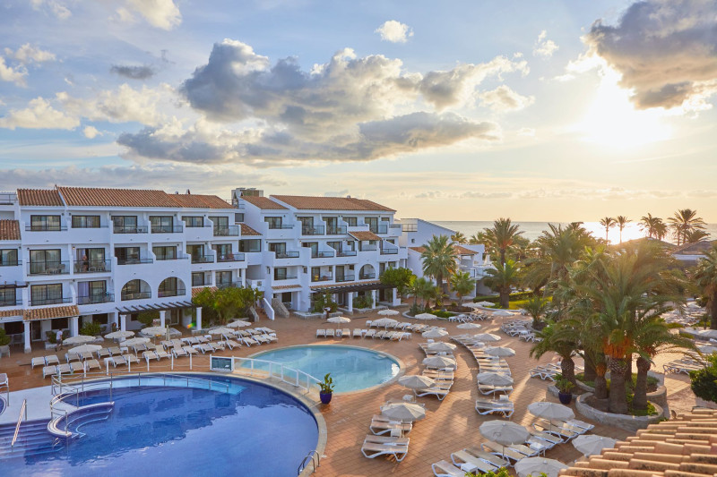 FERGUS Style Bahamas