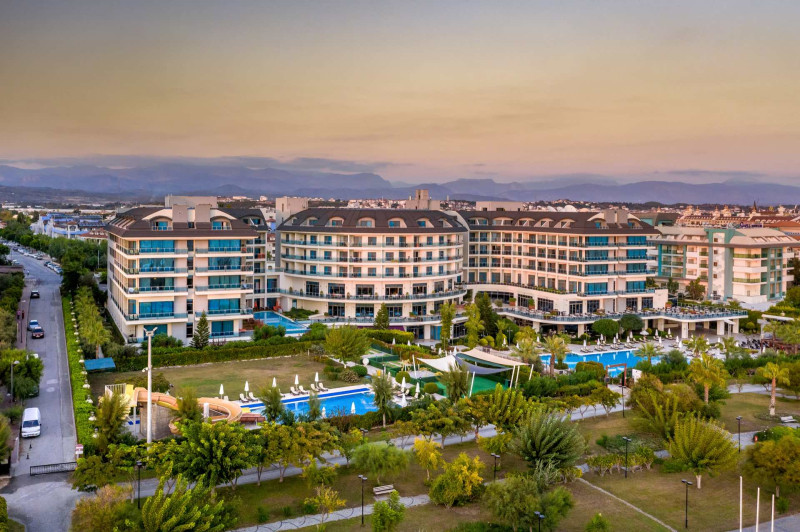 Commodore Elite Suites & Spa