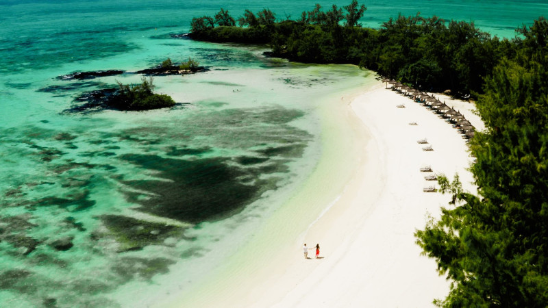 The Bay Club at Anahita