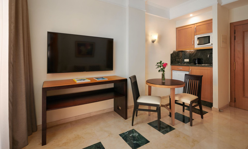 Grupotel Playa de Palma Suites & Spa