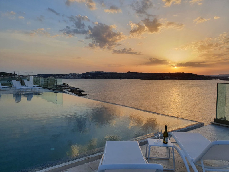 SeaView Hotel