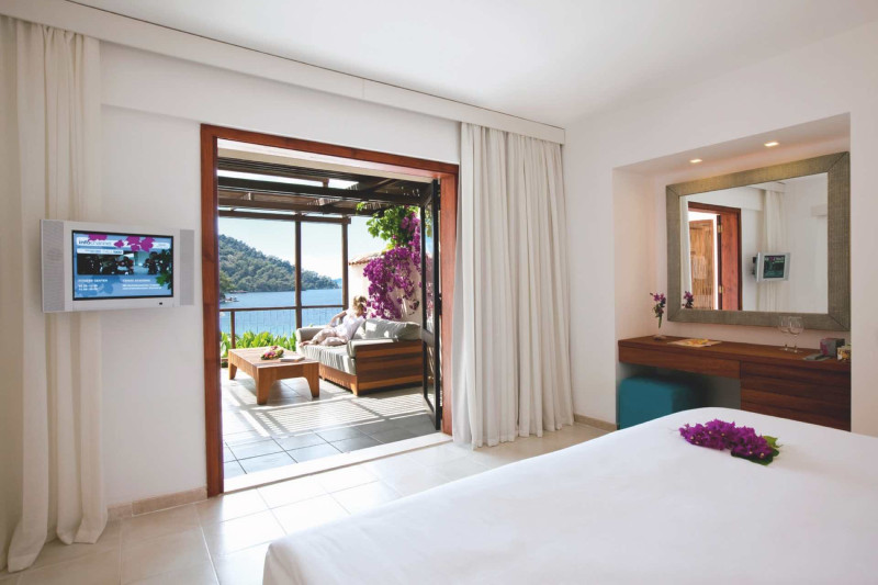 Hillside Beach Club