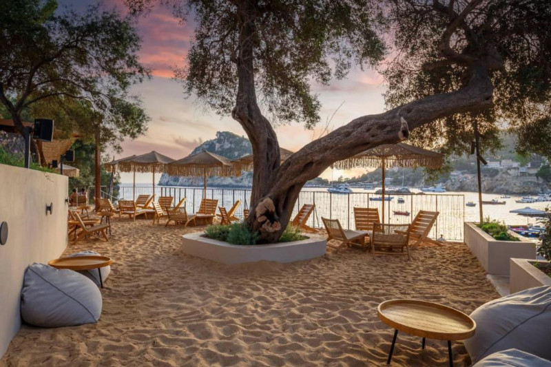 Akrotiri Beach
