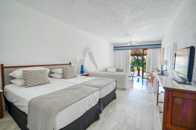 Coral Beach Hotel & Resort