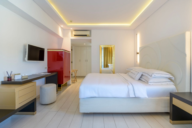 Diamond Deluxe Hotel