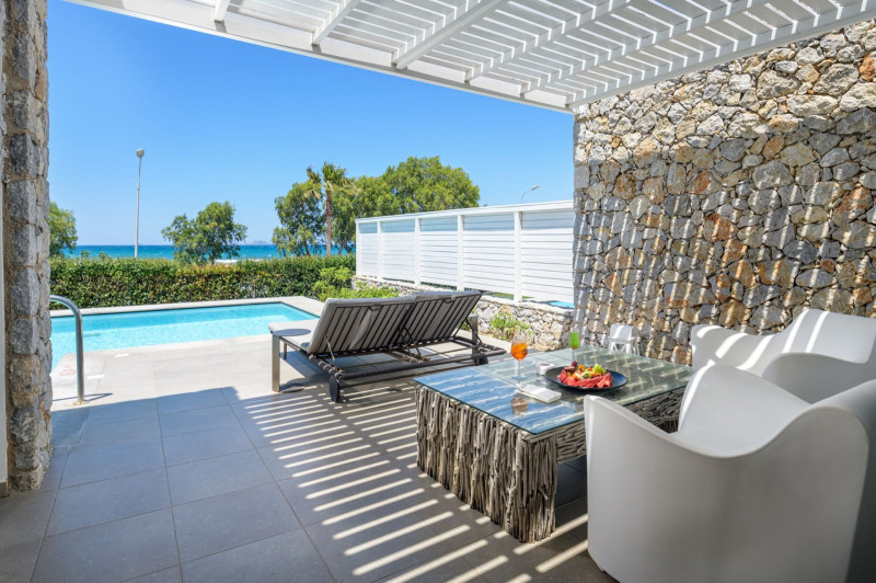 Diamond Deluxe Hotel