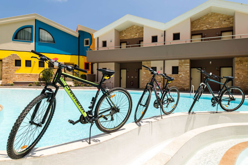 Alexandra Golden Boutique