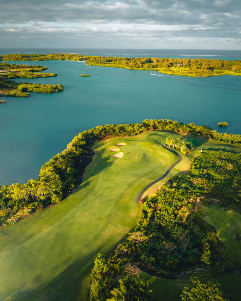 The Bay Club at Anahita