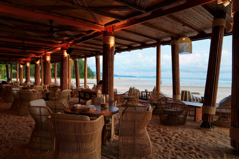 Apsara Beachfront Resort & Villas