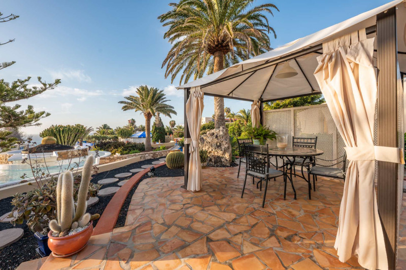 LIVVO Risco del Gato Suites