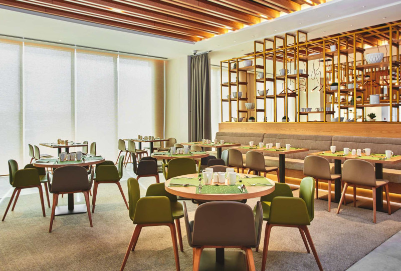 Hilton Garden Inn Dubai, Mall Avenue
