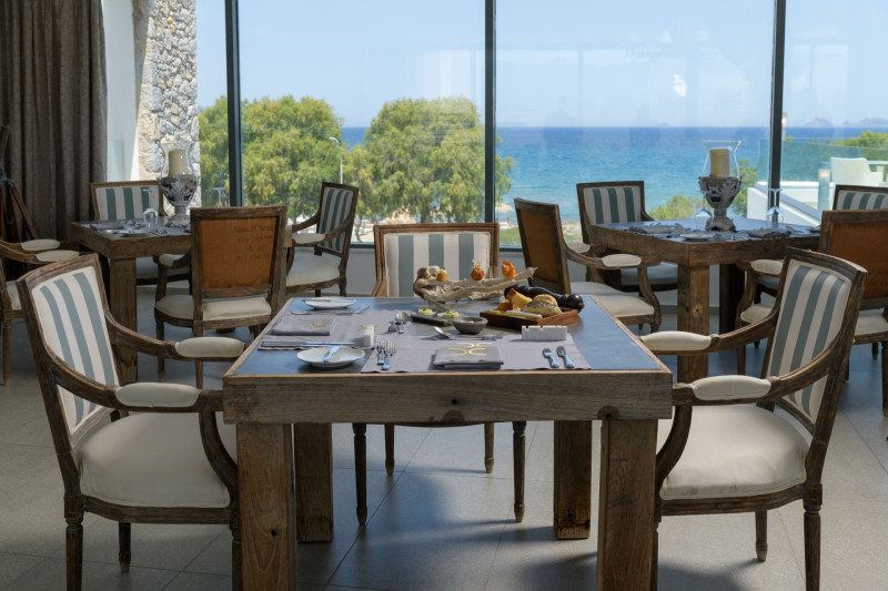 Diamond Deluxe Hotel