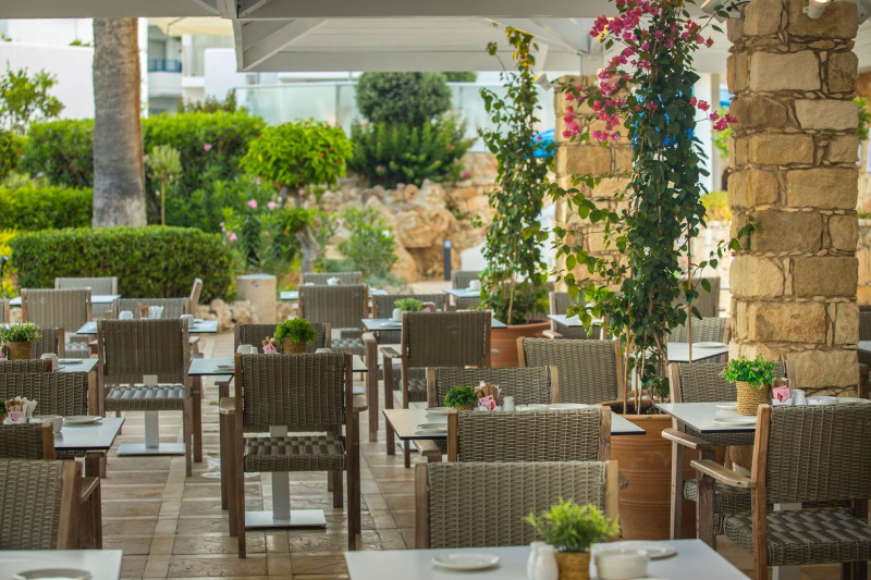 Leonardo Plaza Cypria Maris Beach Hotel & Spa