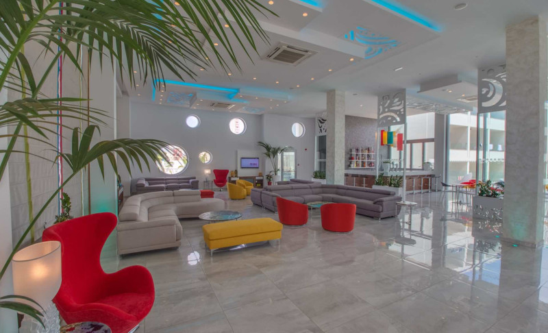 Nicholas Color Hotel