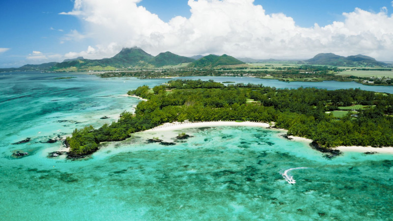 The Bay Club at Anahita
