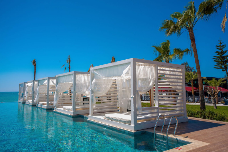 Mira Meridia Beach Resort Hotel