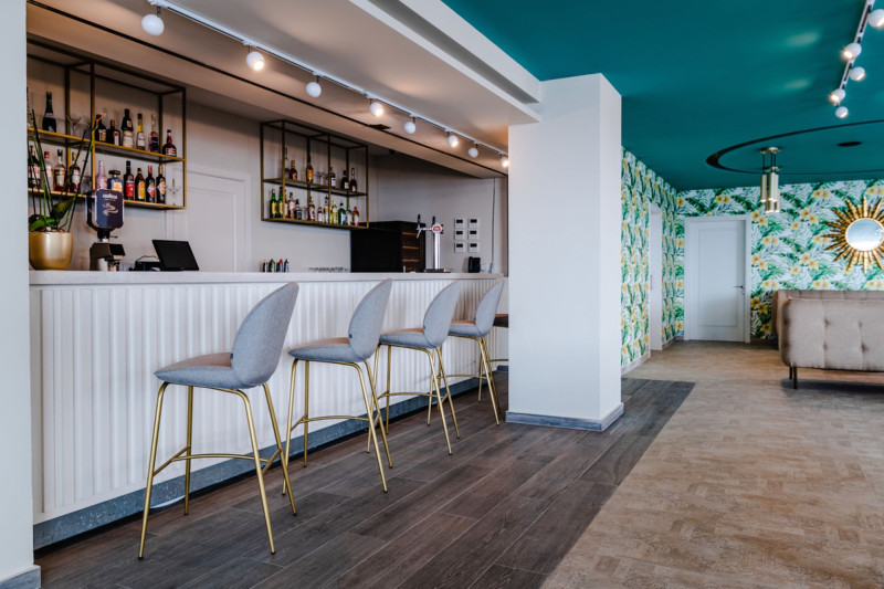 SeaView Hotel