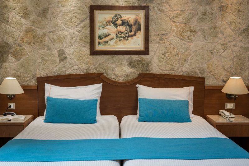 Elotis Suites