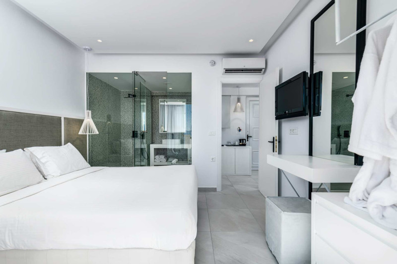 Dimitra Beach Hotel & Suites