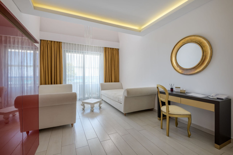 Diamond Deluxe Hotel