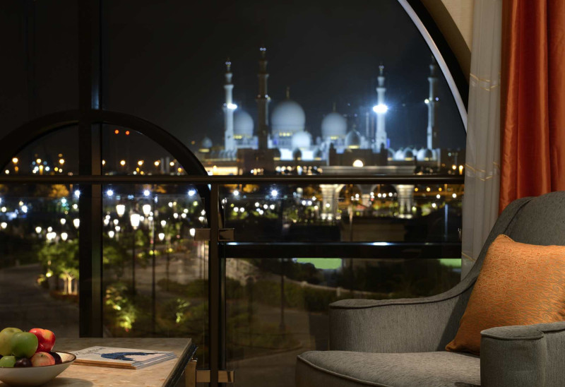 The Ritz-Carlton Abu Dhabi, Grand Canal