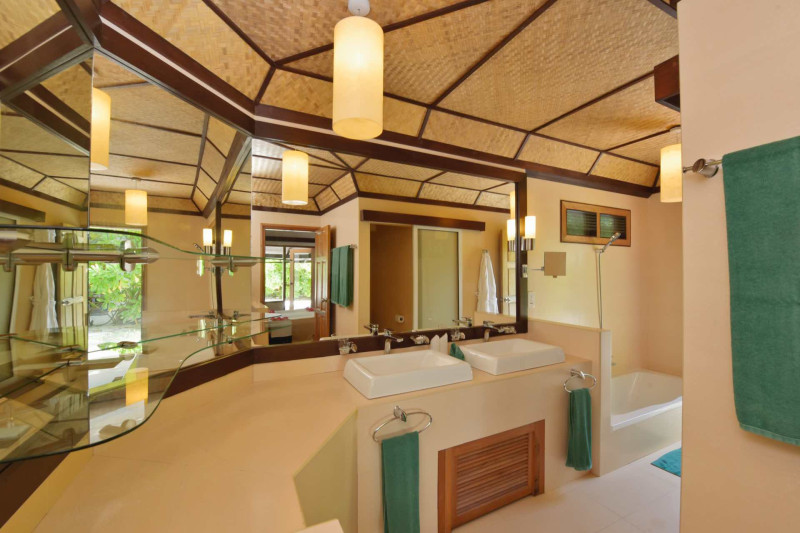 Angaga Island Resort & Spa