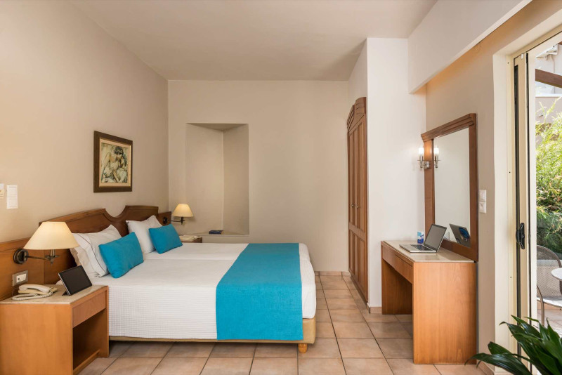 Elotis Suites