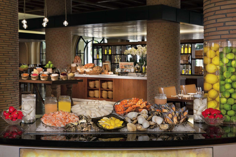The Ritz-Carlton Abu Dhabi, Grand Canal