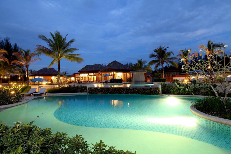 Apsara Beachfront Resort & Villas