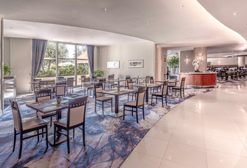 Radisson Blu Golden Sands Resort