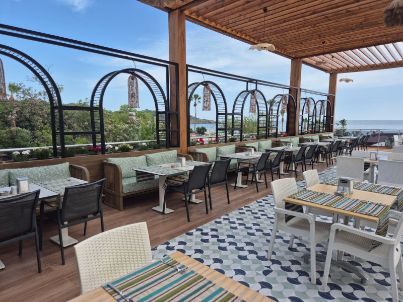 Mira Meridia Beach Resort Hotel