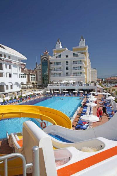 Dream World Resort & Spa