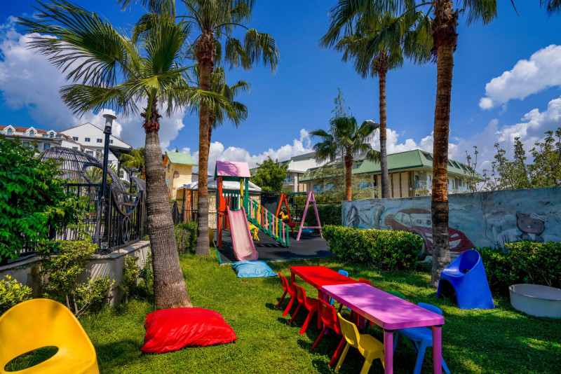 Side Aluna Hotel