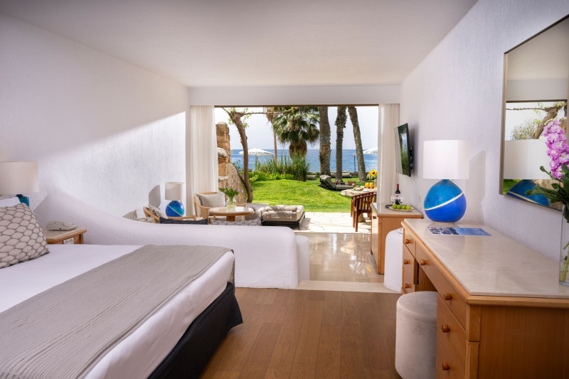 Coral Beach Hotel & Resort