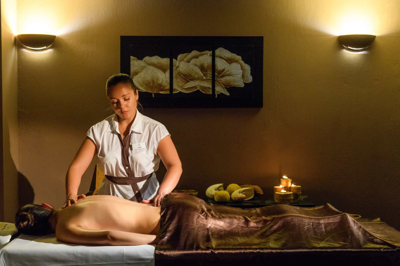 Alexandra Golden Boutique