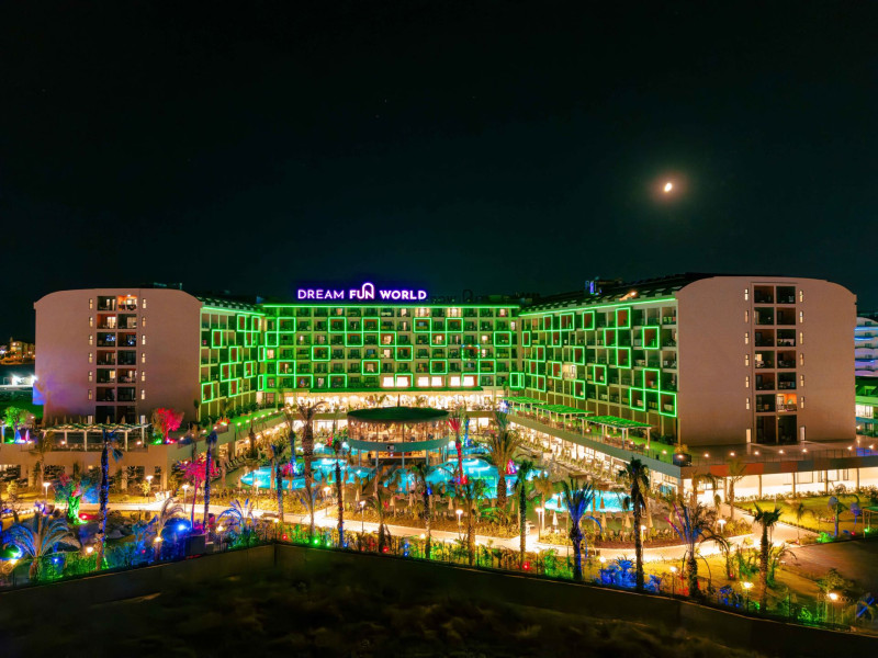 Dream Fun World Hotel