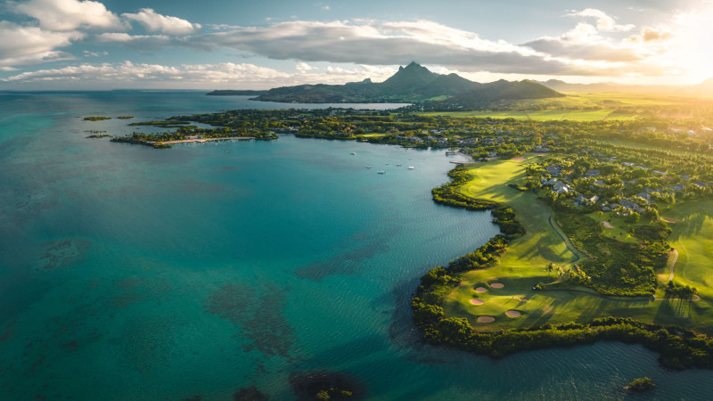 The Bay Club at Anahita