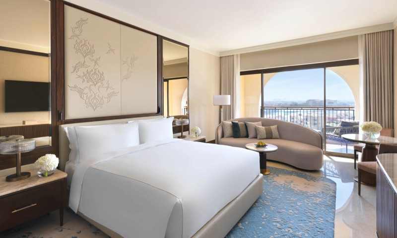 The Ritz-Carlton Abu Dhabi, Grand Canal