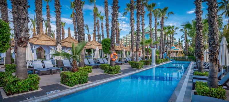 Delphin Palace