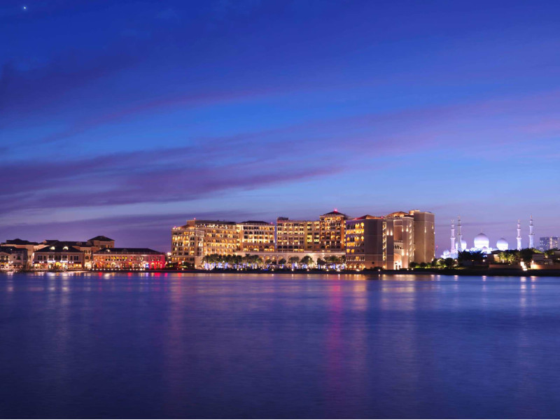 The Ritz-Carlton Abu Dhabi, Grand Canal